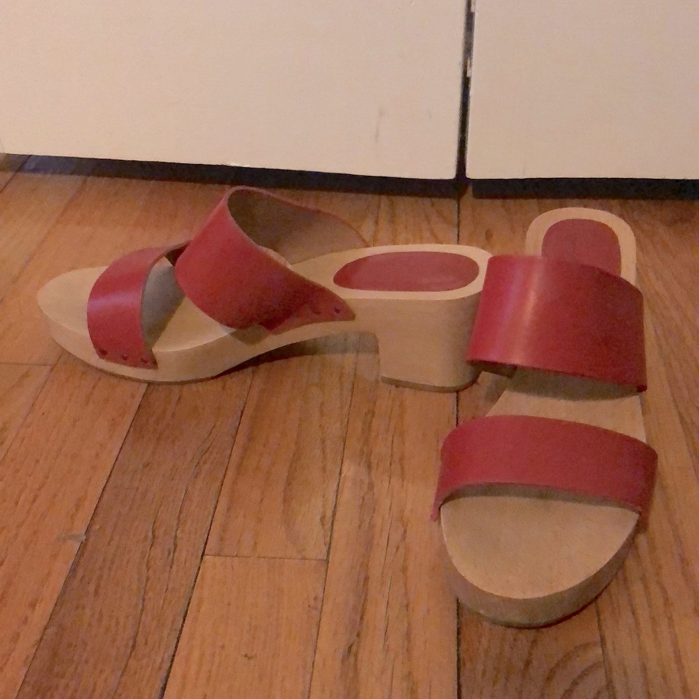 Madewell Clara Clog Sandals in Red. Size 9.5